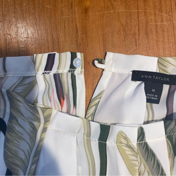 Ann Taylor Ruffle Mock Neck Floral Sleeveless Blouse - Picture 4 of 7